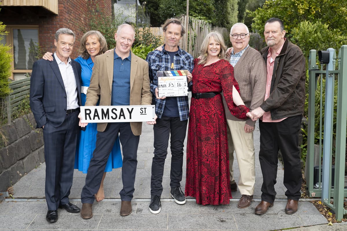 Neighbours on X: Happy 8000th Episode from the #Neighbours cast of 1985!  See any familiar faces?! 🎉  / X