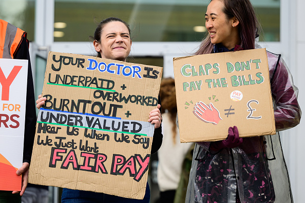 Junior doctors strike Cheltenham A E closed as junior doctors