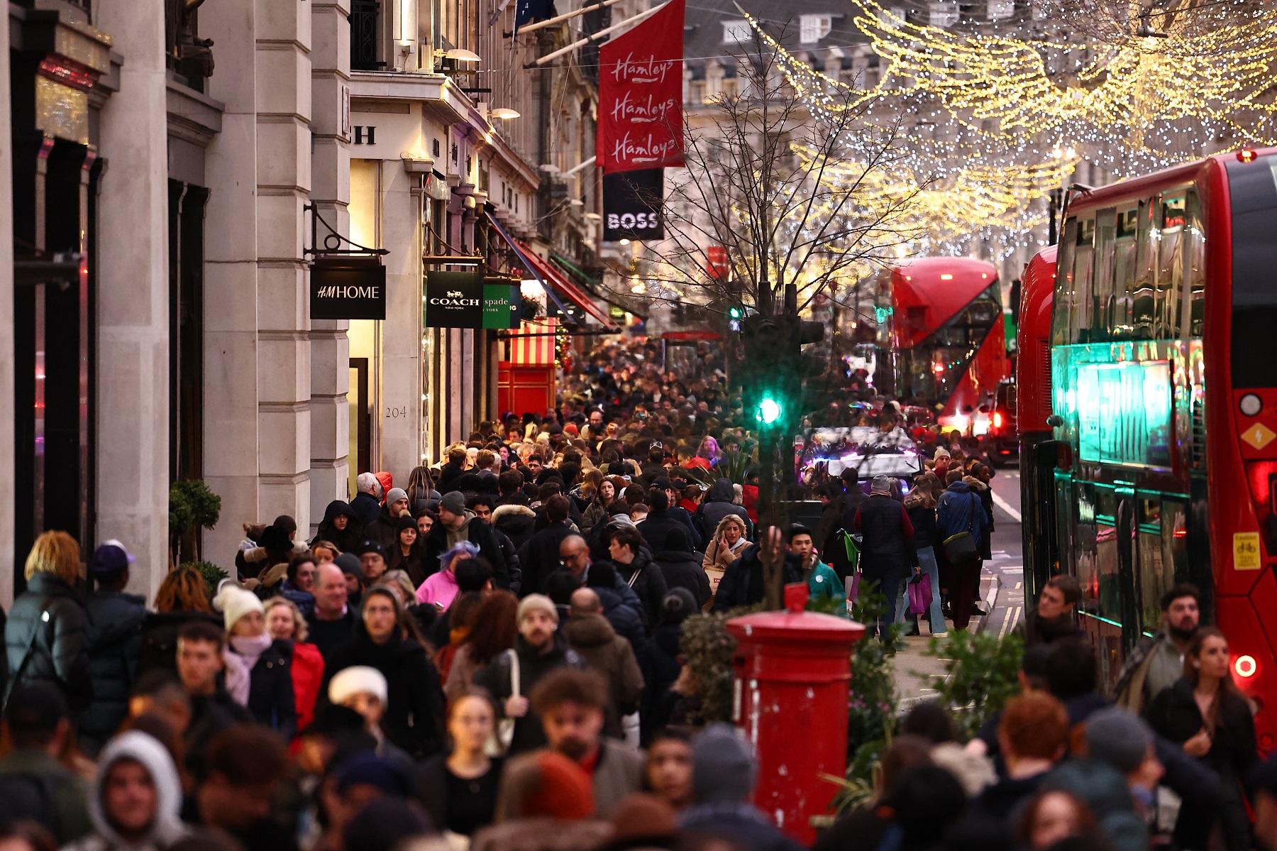 What time do the shops close on Christmas Eve UK