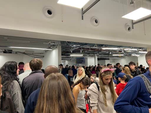 Passengers at Birmingham Airport were left in with "no air con" while experiencing lengthy queues in the busy airport. (Credit: Isabella Boneham/NationalWorld) 